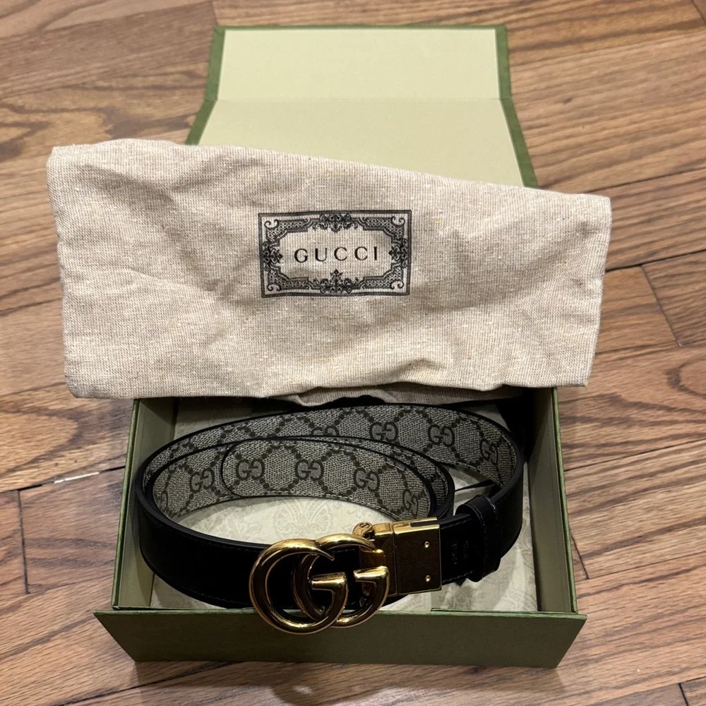 Gucci Reversible Black Leather Belt with Gold Buckle - Picture 1 of 4
